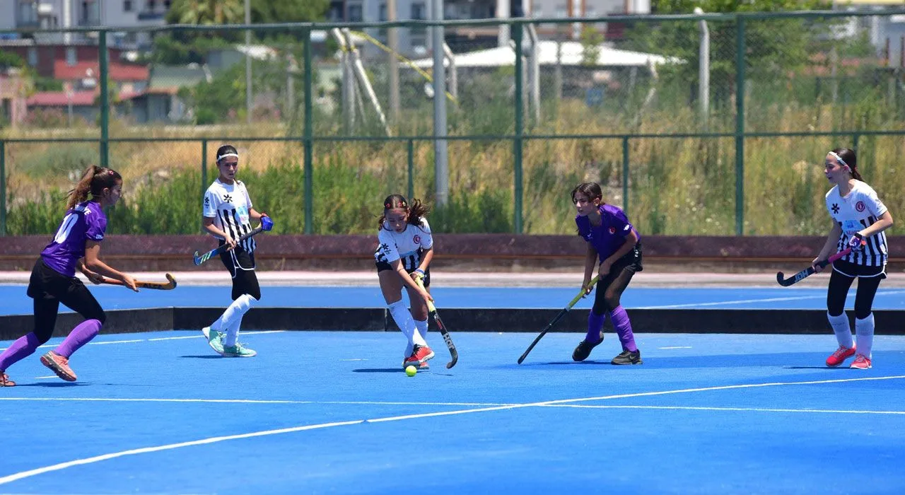Osmaniye’de U16 Hokey 5S Finali Nefes Kesti Osmaniye’de U16 Hokey 5S Finali Nefes Kesti