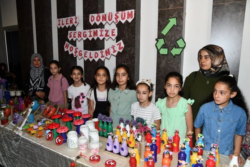 Osmaniye’de Geri Dönüşüm Temalı Renkli Defile
