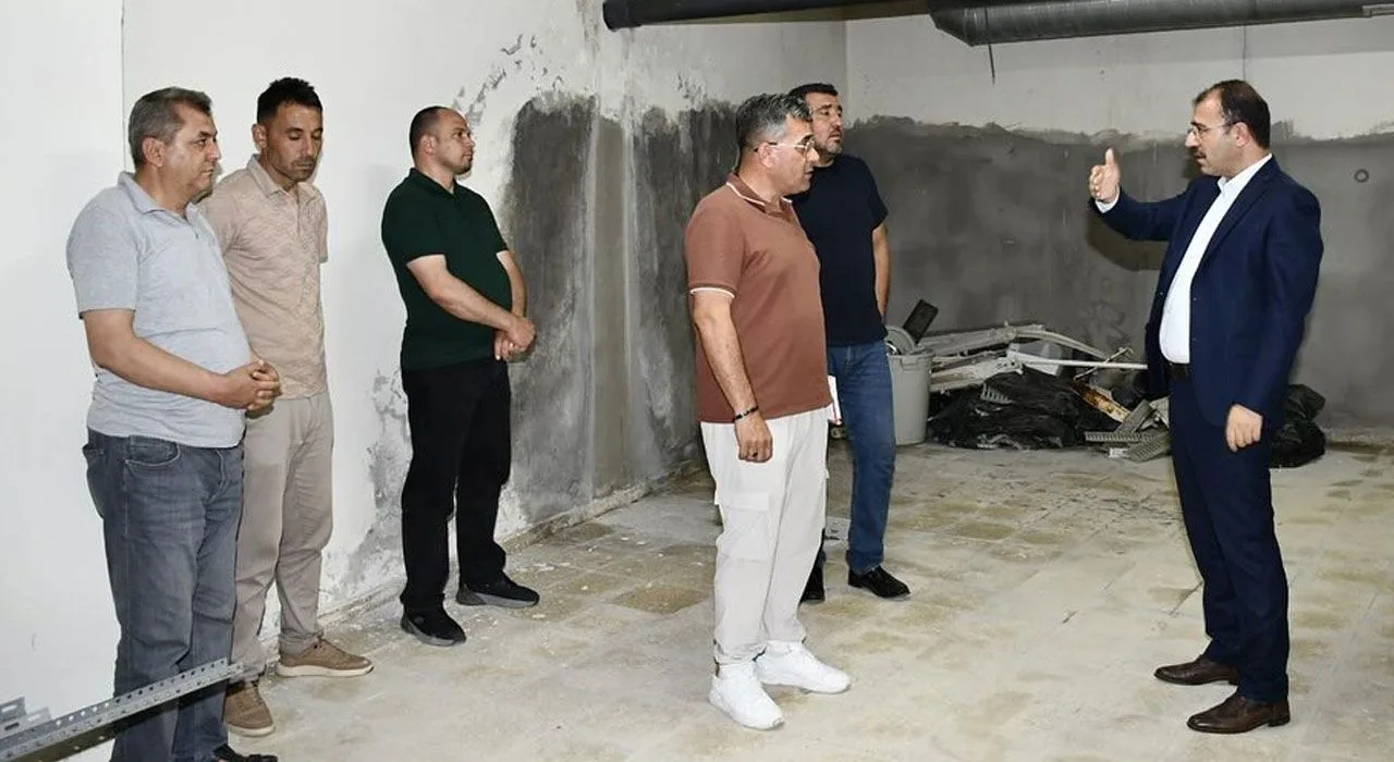 Kadirli’de Yüzme Havuzuna Yakın Takip Kadirli’de Yüzme Havuzuna Yakın Takip