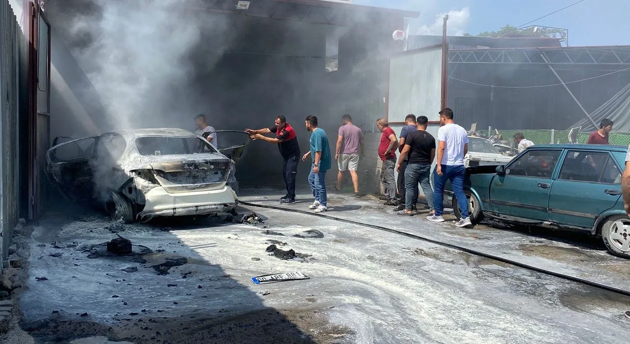 Düziçi’nde Tamirhane Yangını: 2 Araç Zarar Gördü Düziçi’nde Tamirhane Yangını: 2 Araç Zarar Gördü