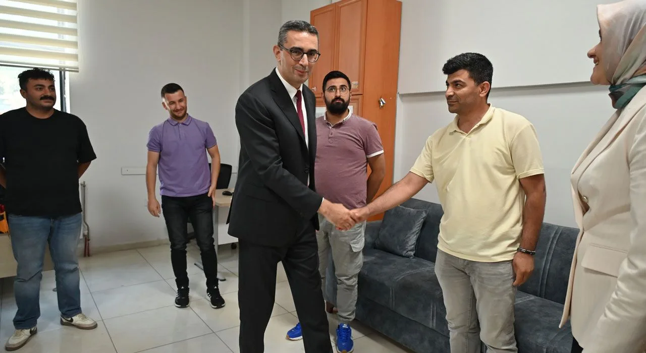 Uzm. Dr. Emrah Ceviz Görevine Resmen Başladı Uzm. Dr. Emrah Ceviz Görevine Resmen Başladı