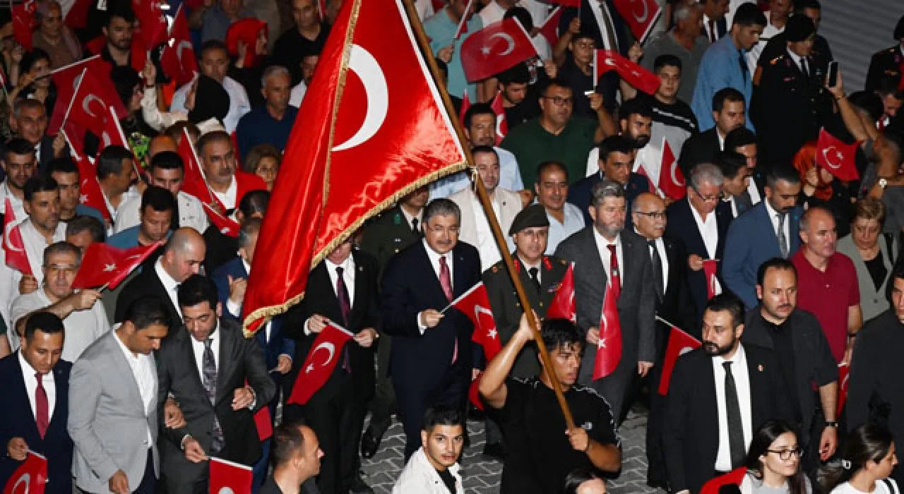 Osmaniye’de 15 Temmuz Coşkusu Sokağa Taştı Osmaniye’de 15 Temmuz Coşkusu Sokağa Taştı