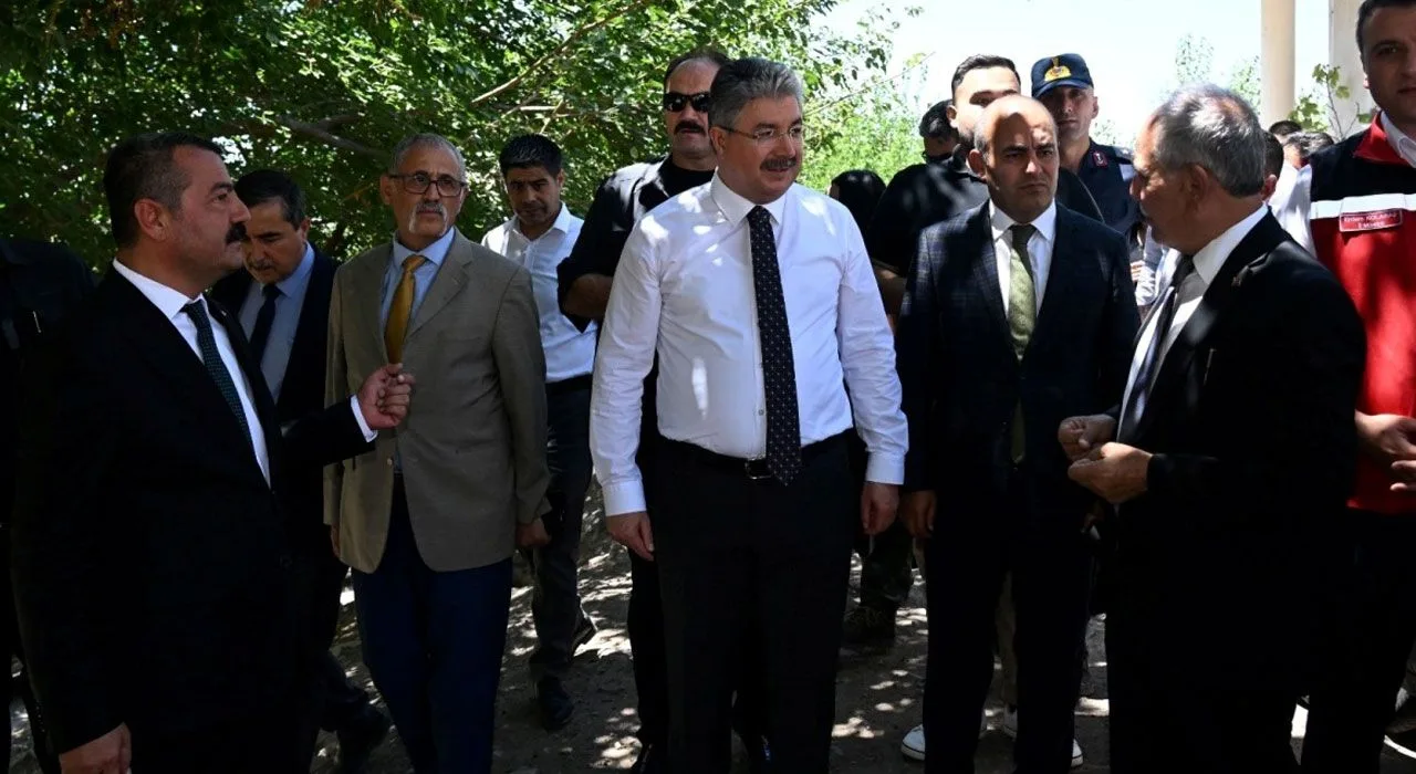 Vali Erdinç Yılmaz Karacaören Yangın Alanında Vali Erdinç Yılmaz Karacaören Yangın Alanında