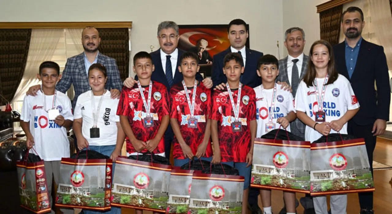 Vali Erdinç Yılmaz, Şampiyon Boksörleri Makamında Ağırladı