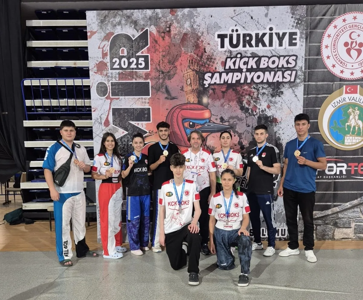 Osmaniyeli Sporculardan Kick Boks’ta Madalya Yağmuru