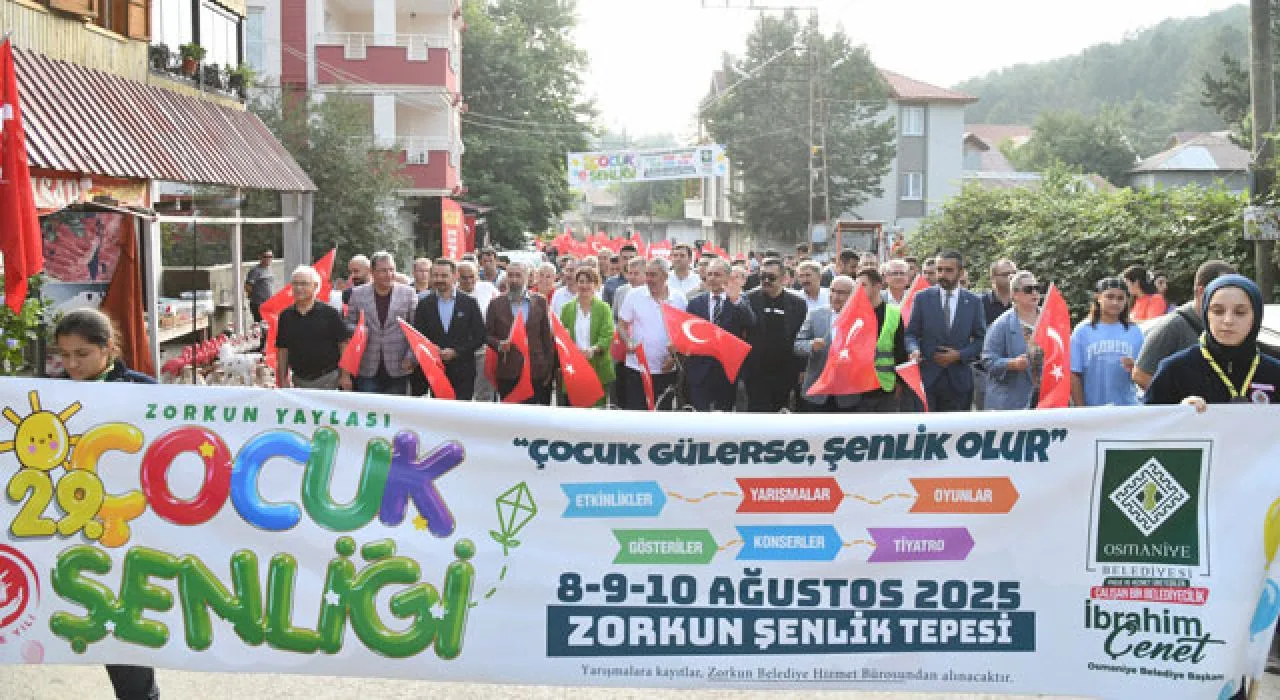 Çocuk Şenliği Mehterli Yürüyüşle Başladı