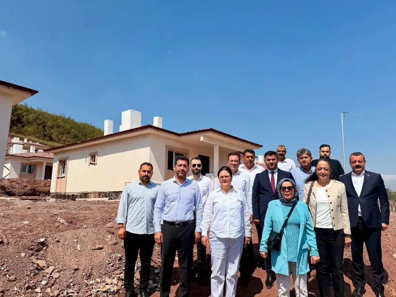 Ak Parti Osmaniye’den Taziye Ve Toki̇ Ziyareti