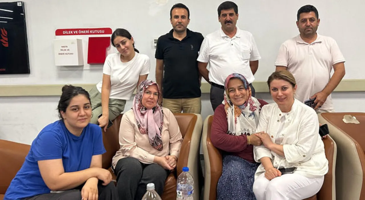 Asu Kaya Vatandaşların Sağlık Şikayetlerini Dinledi Asu Kaya Vatandaşların Sağlık Şikayetlerini Dinledi