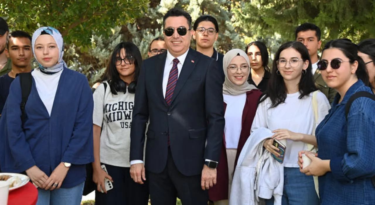 Okü’de Birincilere Özel Karşılama Programı