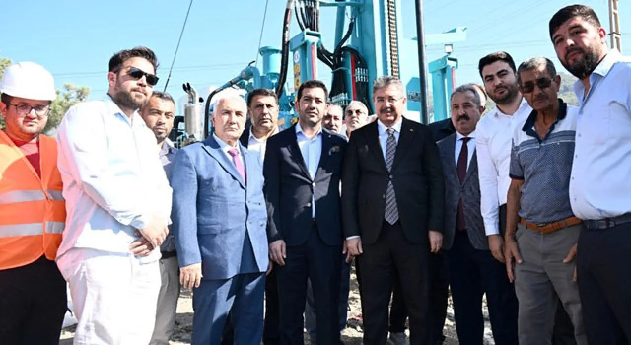 Vali Erdinç Yılmaz Kayalı Köyü’nde İlk Sondaj Çalışmasını İnceledi