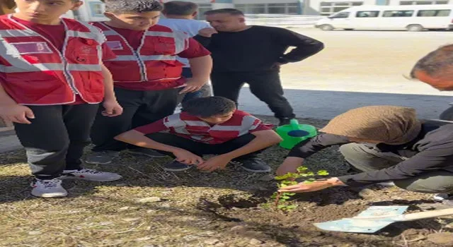 Osmaniye’de Öğrencilerden Yeşil Vatan’a Destek Osmaniye’de Öğrencilerden Yeşil Vatan’a Destek