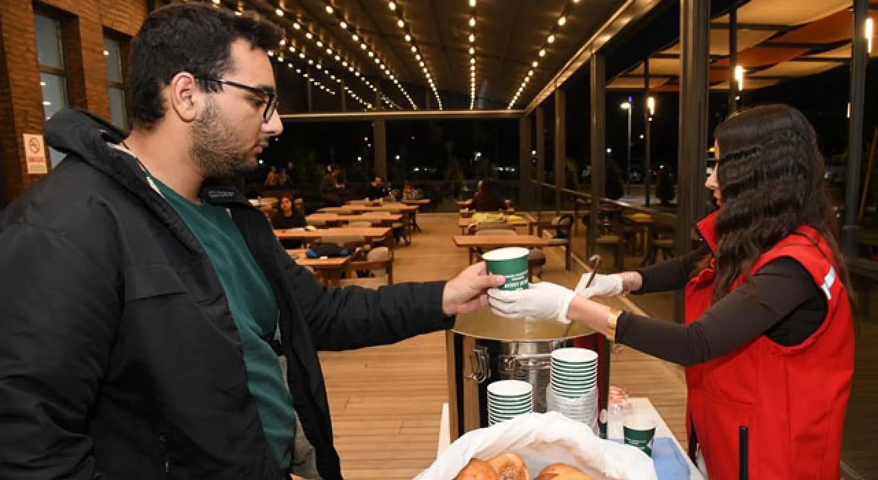Osmaniye Belediyesi’nden Öğrencilere Sıcak Çorba Osmaniye Belediyesi’nden Öğrencilere Sıcak Çorba