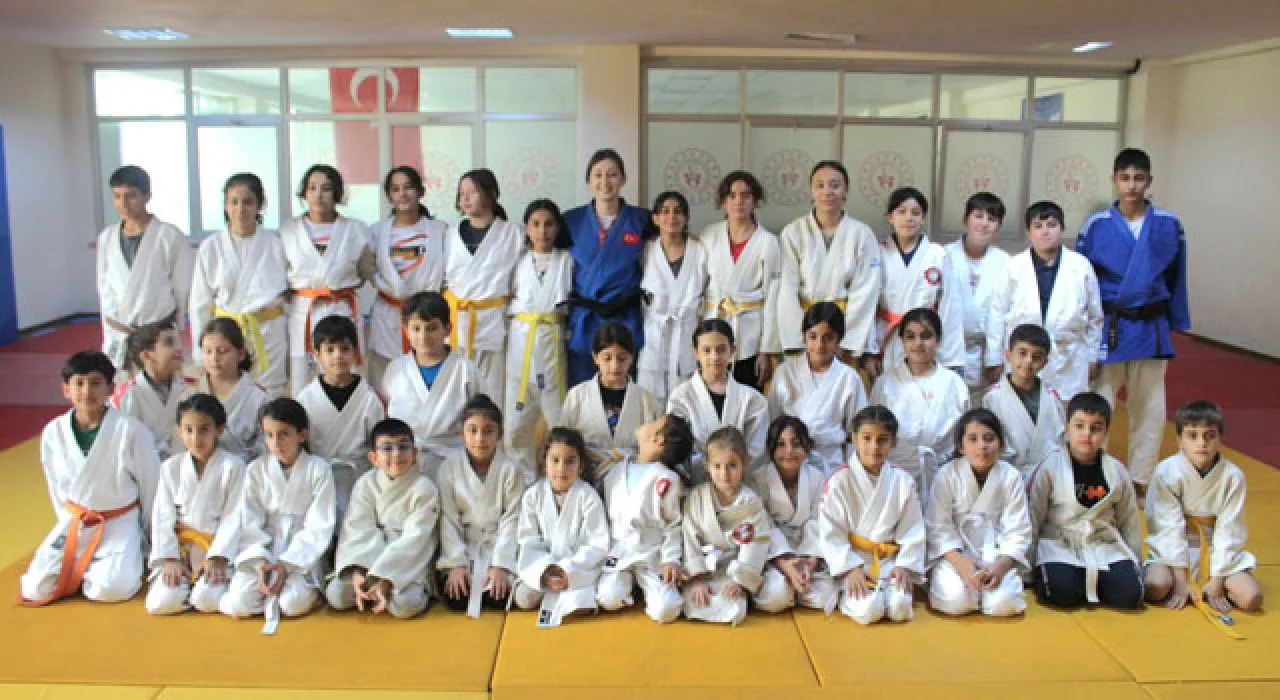 Osmaniye’de Judo Sporcuları Kuşak Heyecanı Yaşadı Osmaniye’de Judo Sporcuları Kuşak Heyecanı Yaşadı