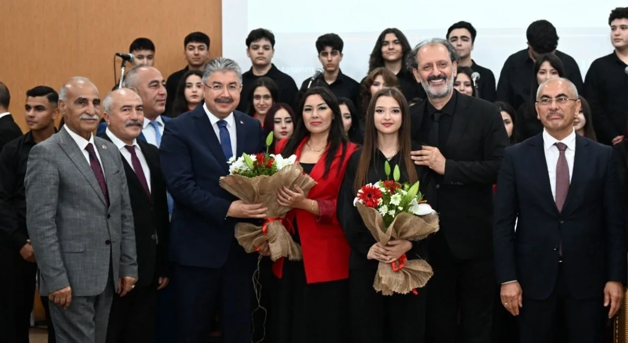 Osmaniye’de “Kim Var?” Etkinliği Sanatseverleri Büyüledi Osmaniye’de “Kim Var?” Etkinliği Sanatseverleri Büyüledi