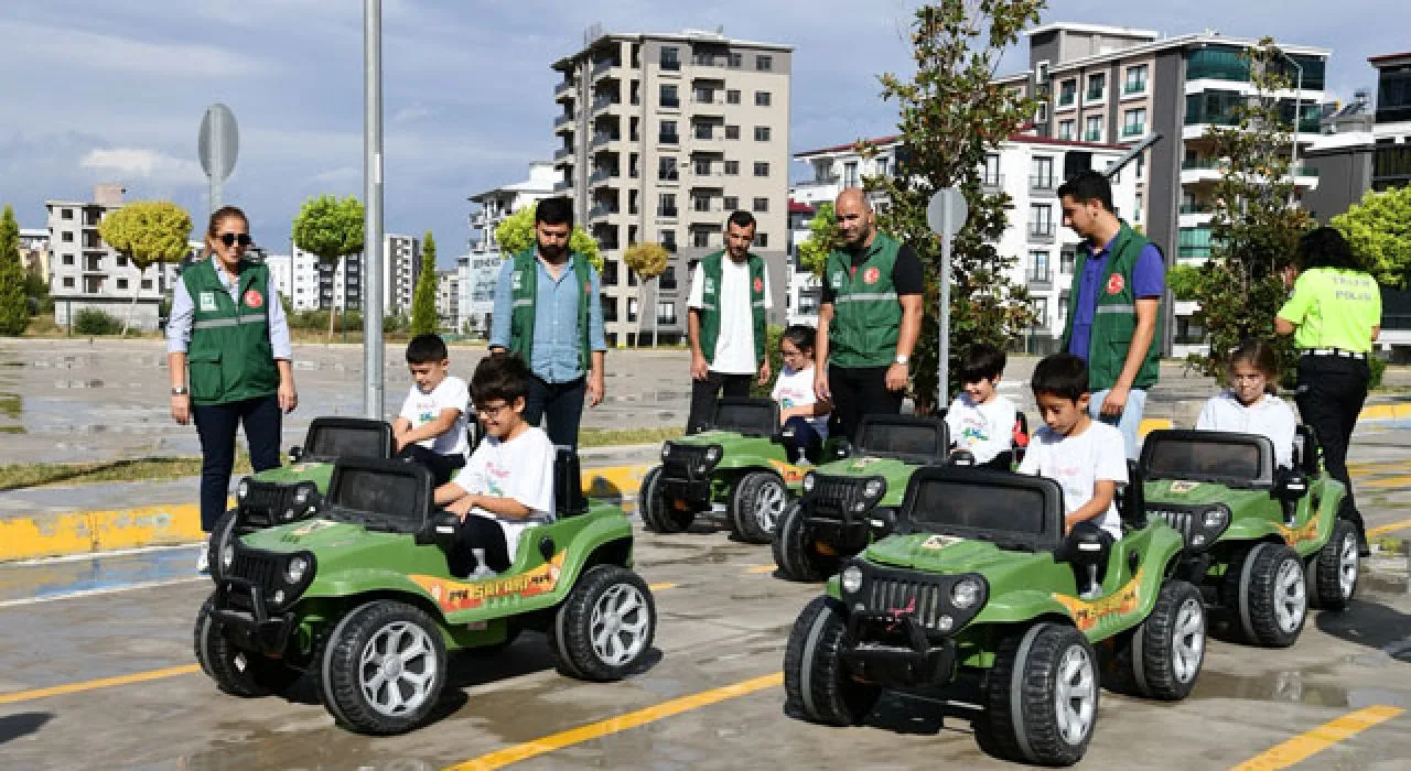 Osmaniye’de Miniklere Trafik Eğitimi Veriliyor Osmaniye’de Miniklere Trafik Eğitimi Veriliyor