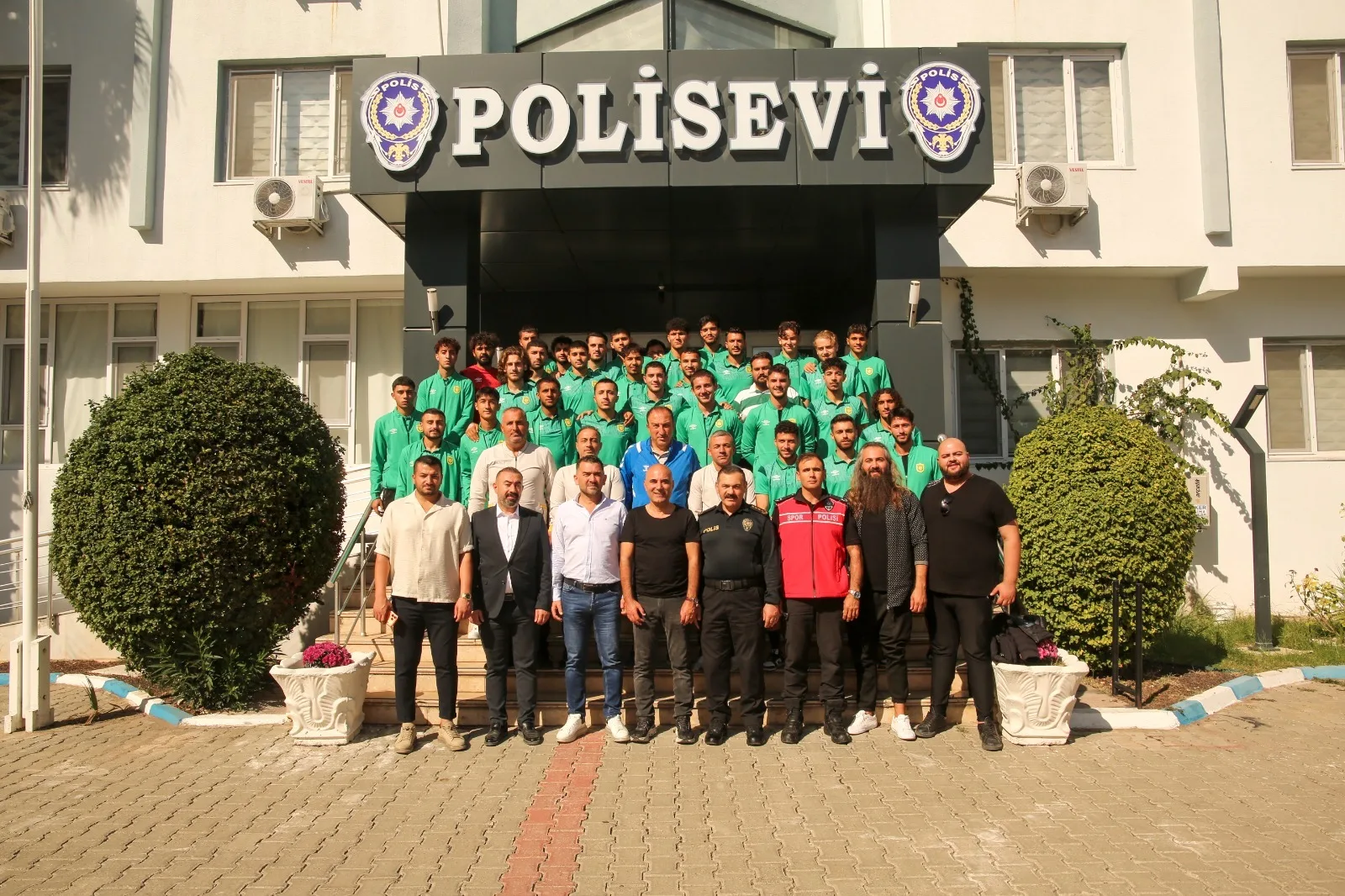 Mehmet Sarıbuva’dan Osmaniyespor’a Moral Desteği Mehmet Sarıbuva’dan Osmaniyespor’a Moral Desteği