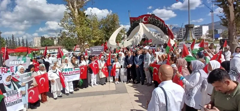 Osmaniye’de Kadınlardan Gazze İçin Sessiz Çığlık Osmaniye’de Kadınlardan Gazze İçin Sessiz Çığlık