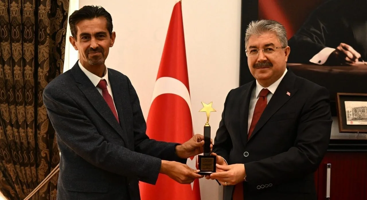 Osmaniye Valisi Erdinç Yılmaz’a “Yılın Bürokratı”