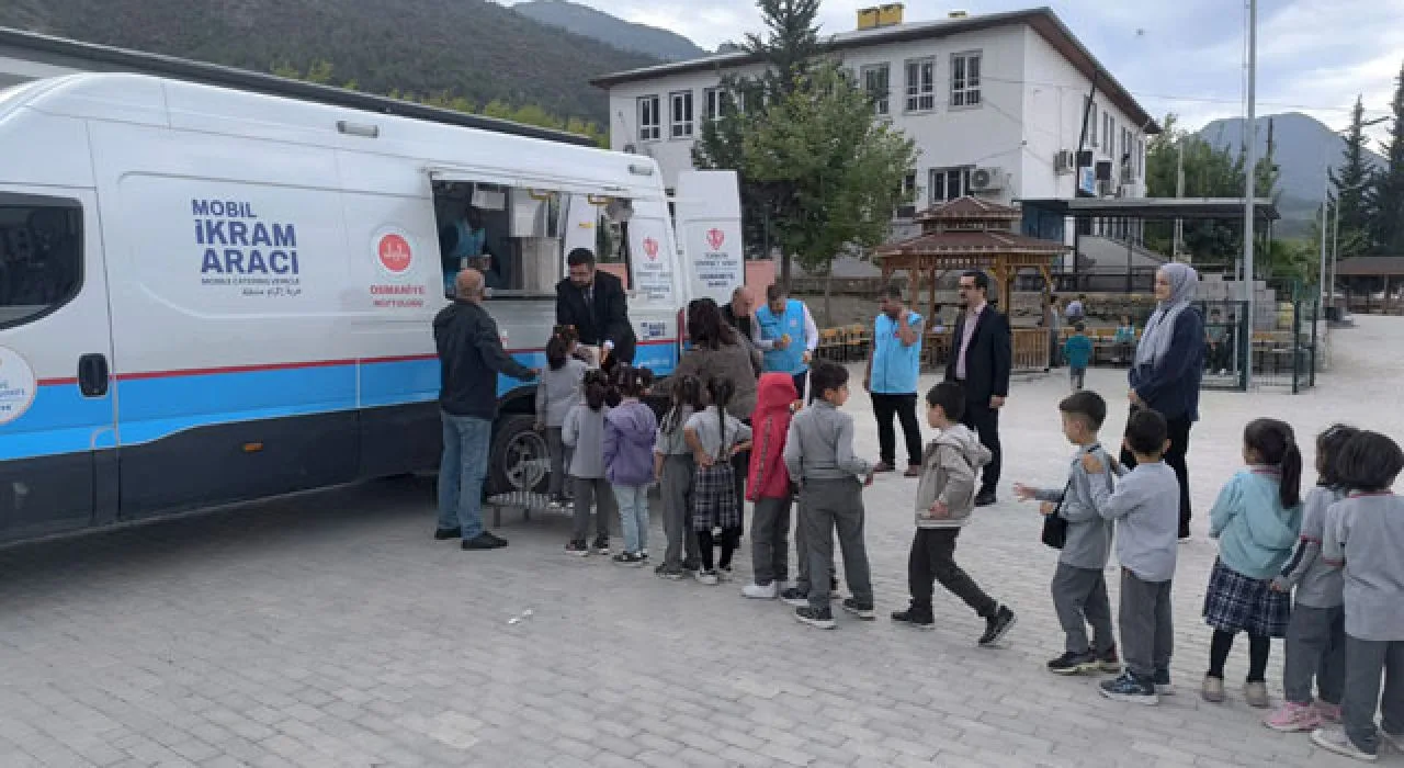 Osmaniye’de Öğrencilere Sıcak Çorba İkramı