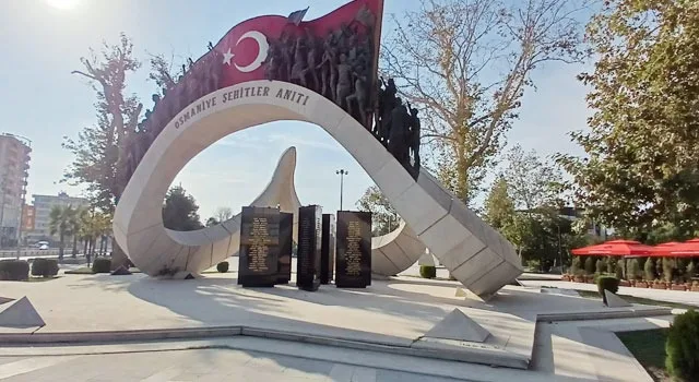 Osmaniye’de Şehitler Anıtı Bakım Bekliyor