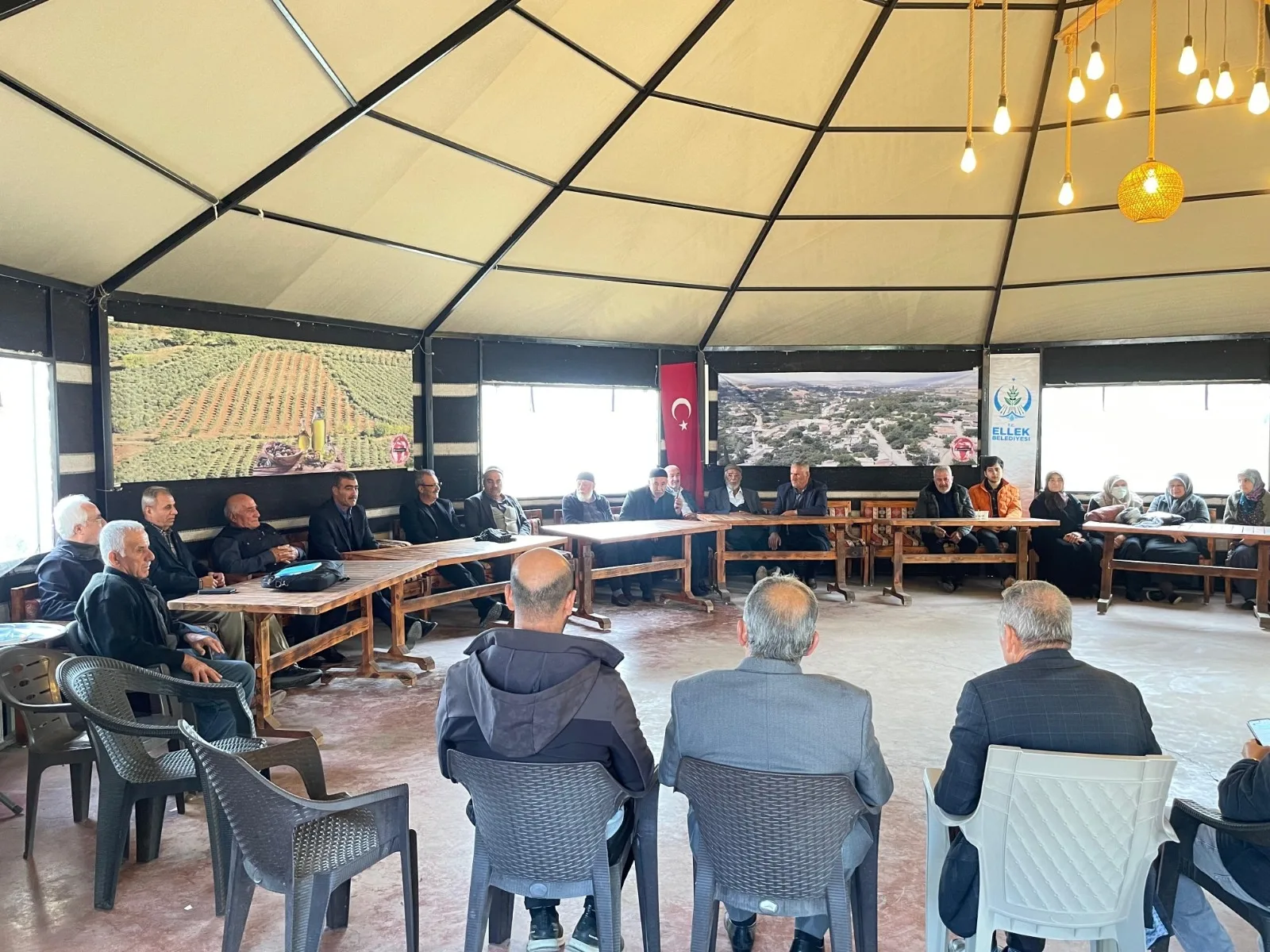 Ellek Beldesinde Umre Yolcuları Dualarla Uğurlandı