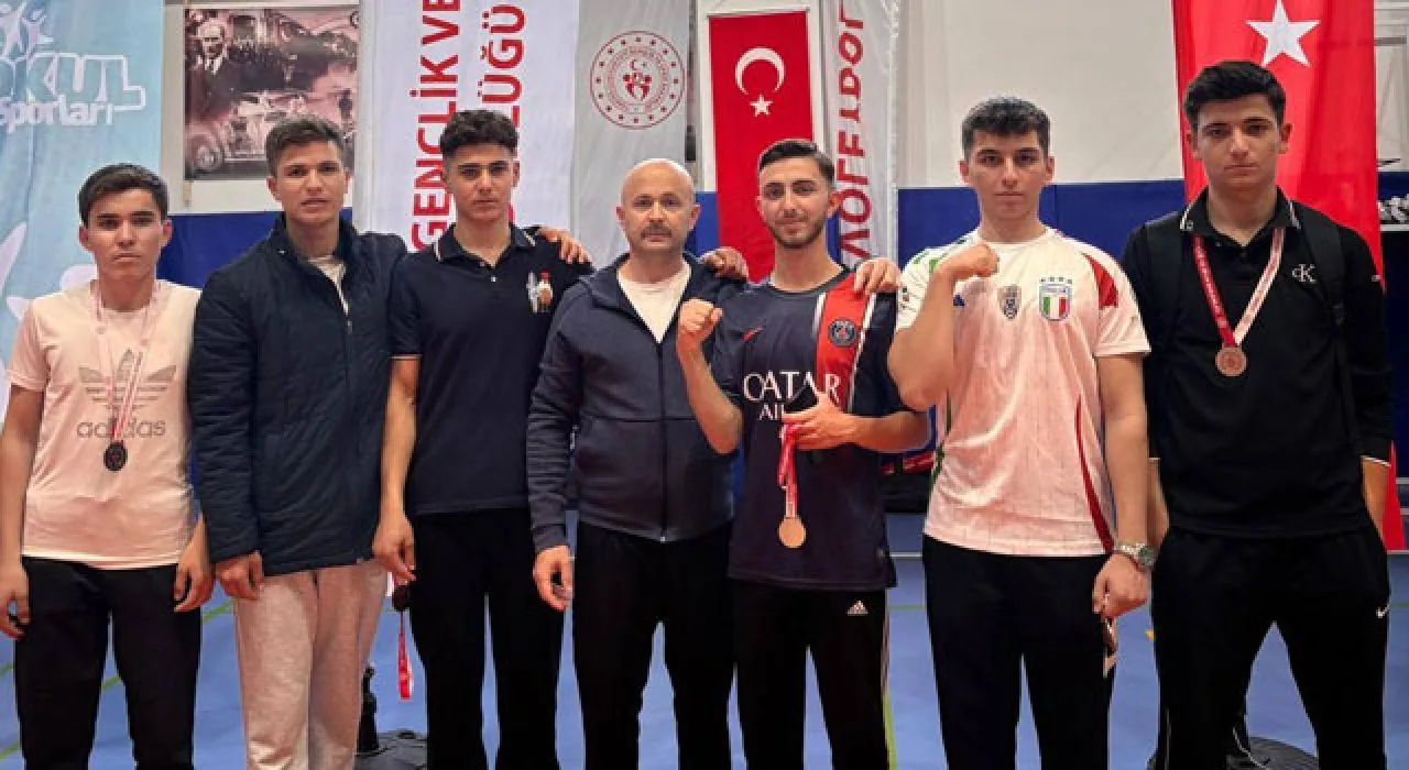 Osmaniye’de Bilek Güreşinin Şampiyonu Mtal Oldu Osmaniye’de Bilek Güreşinin Şampiyonu Mtal Oldu