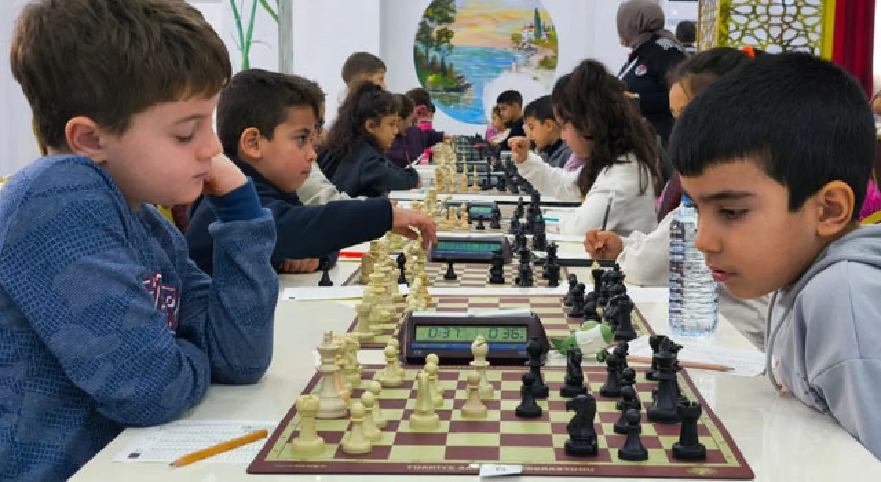 Toprakkale’de Kurtuluş Satranç Turnuvası Başladı