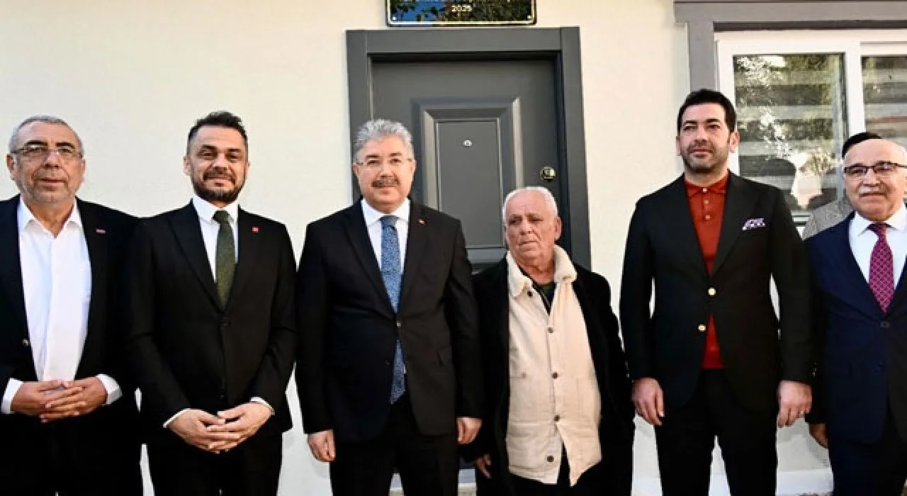 Vali Erdinç Yılmaz’dan Niyazi Özdemir’e Vefa Eli Vali Erdinç Yılmaz’dan Niyazi Özdemir’e Vefa Eli