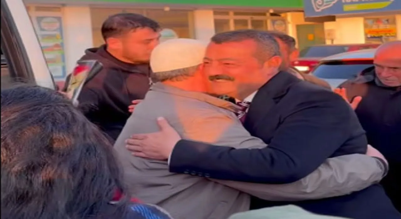 Başkan Ökkeş Aksoy Umreden Dönen Hemşerileri Karşıladı Başkan Ökkeş Aksoy Umreden Dönen Hemşerileri Karşıladı