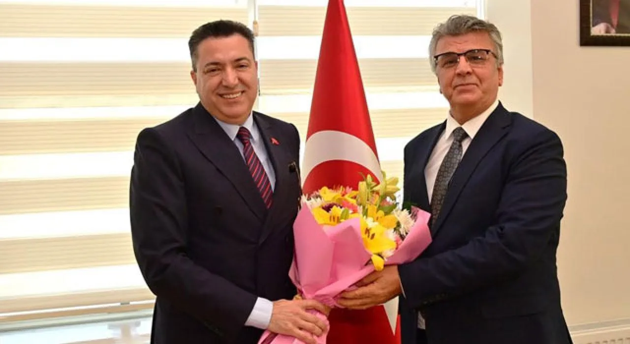 Okü’de İki Fakültede Dekanlık Değişimi Okü’de İki Fakültede Dekanlık Değişimi