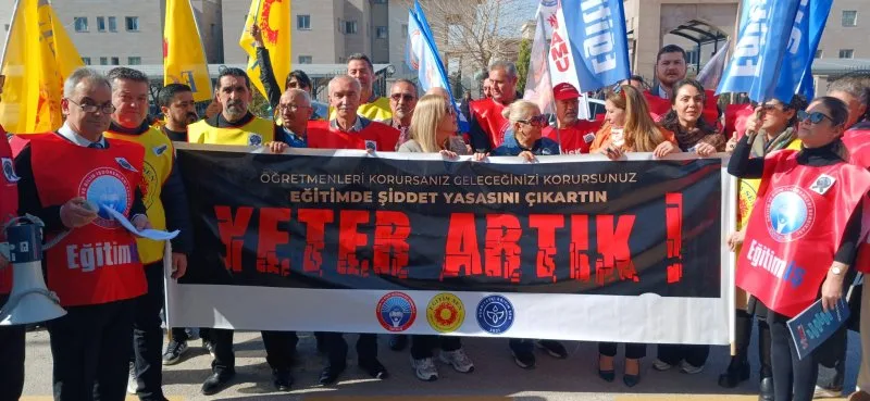 Osmaniye’de Öğretmene Şiddet Protestosu Osmaniye’de Öğretmene Şiddet Protestosu