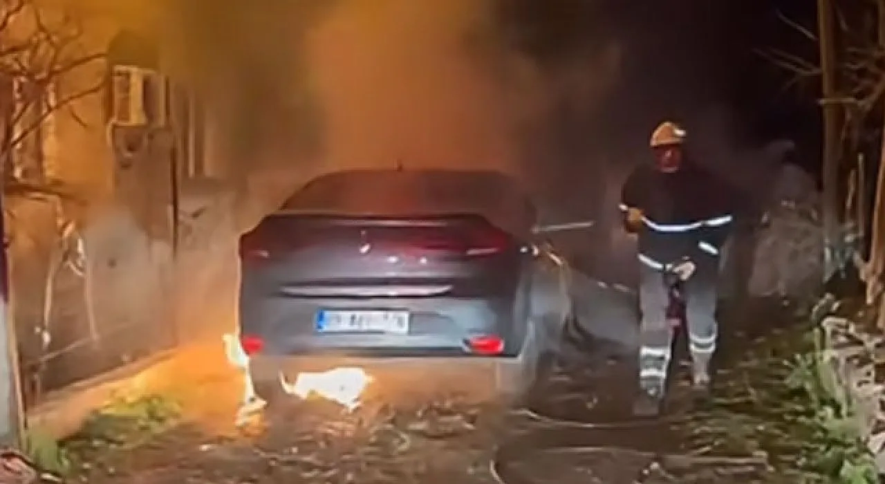 Osmaniye Çona Köyü’nde Park Halinde Araç Yandı