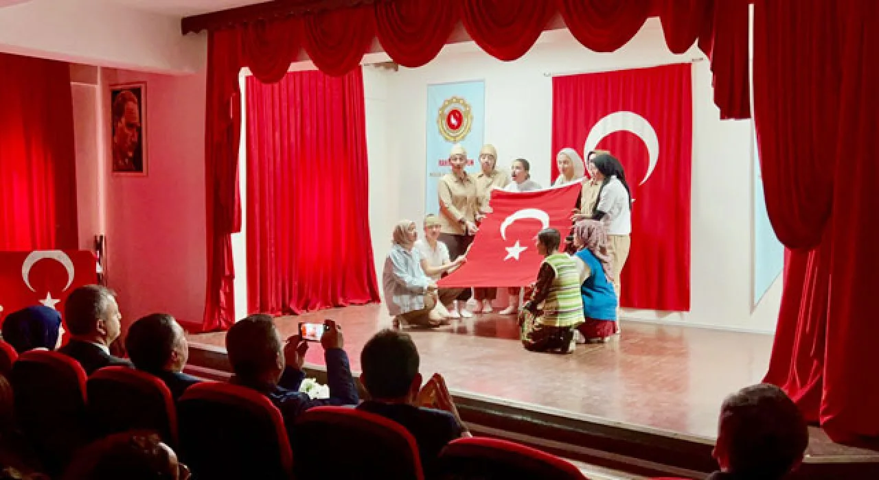 Osmaniye’de Seyit Onbaşı Tiyatrosu Duygulandırdı