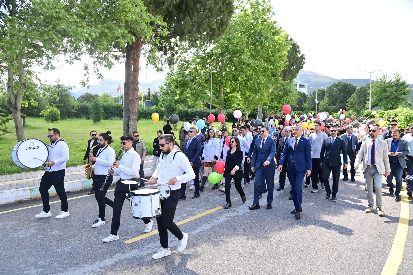 Okü Bahar Şenliği Coşkuyla Başladı