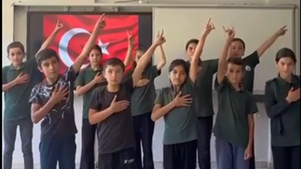 Sumbaslı Öğrencilerden Milli Takıma Anlamlı Destek Sumbaslı Öğrencilerden Milli Takıma Anlamlı Destek