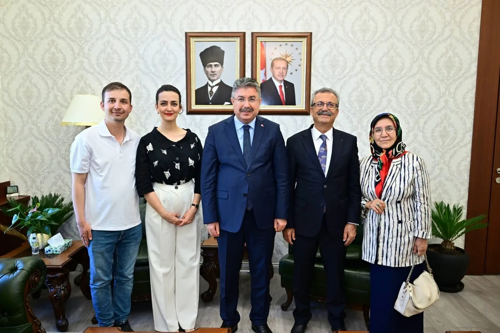 Başkan Abbas Yeşildemir'Den Vali Erdinç Yılmaz'A Ziyaret Başkan Abbas Yeşildemir'Den Vali Erdinç Yılmaz'A Ziyaret
