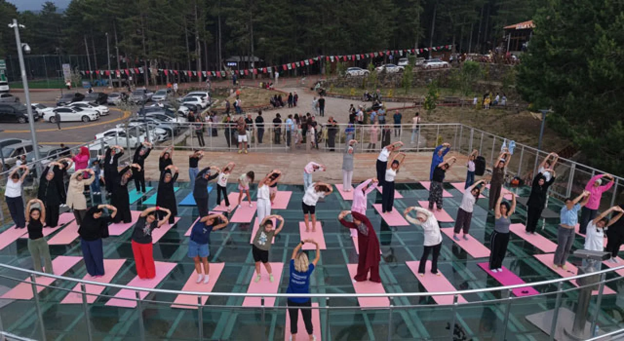 Zorkun Yaylası'Nda Gün Batımına Karşı Yoga Keyfi